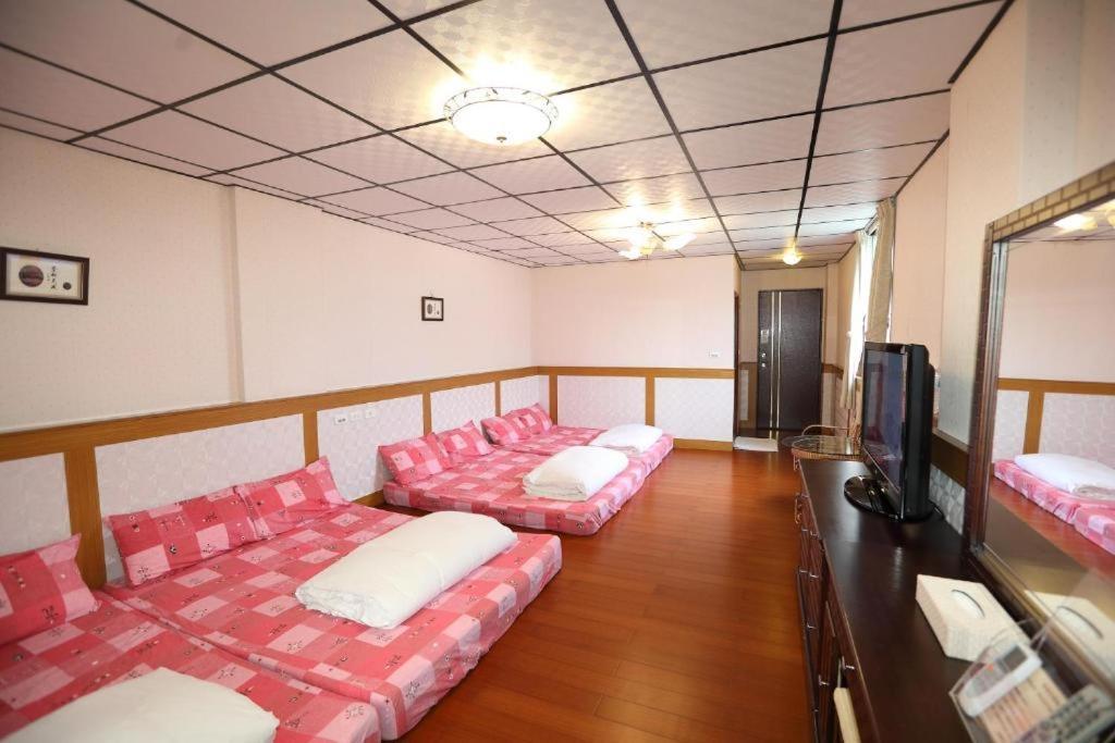 First Place B&B Hualien stad Exteriör bild