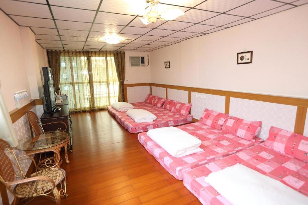 First Place B&B Hualien stad Exteriör bild