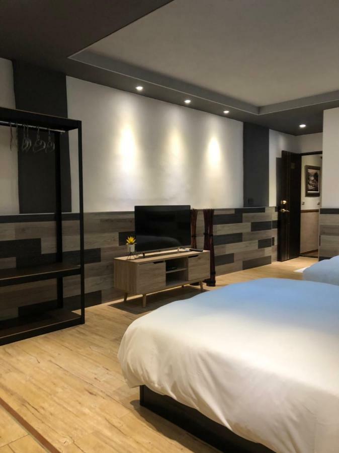 First Place B&B Hualien stad Exteriör bild
