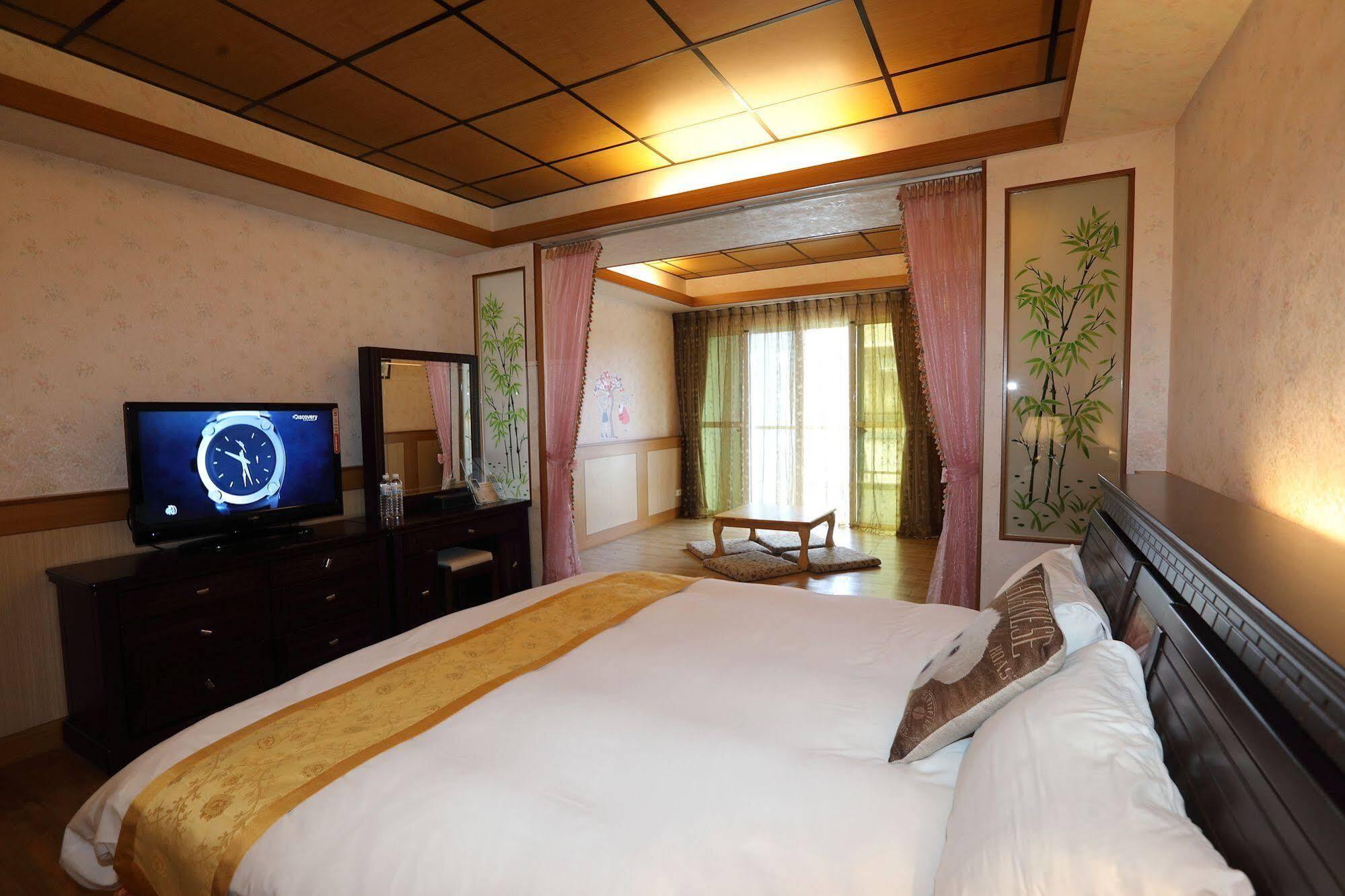 First Place B&B Hualien stad Exteriör bild