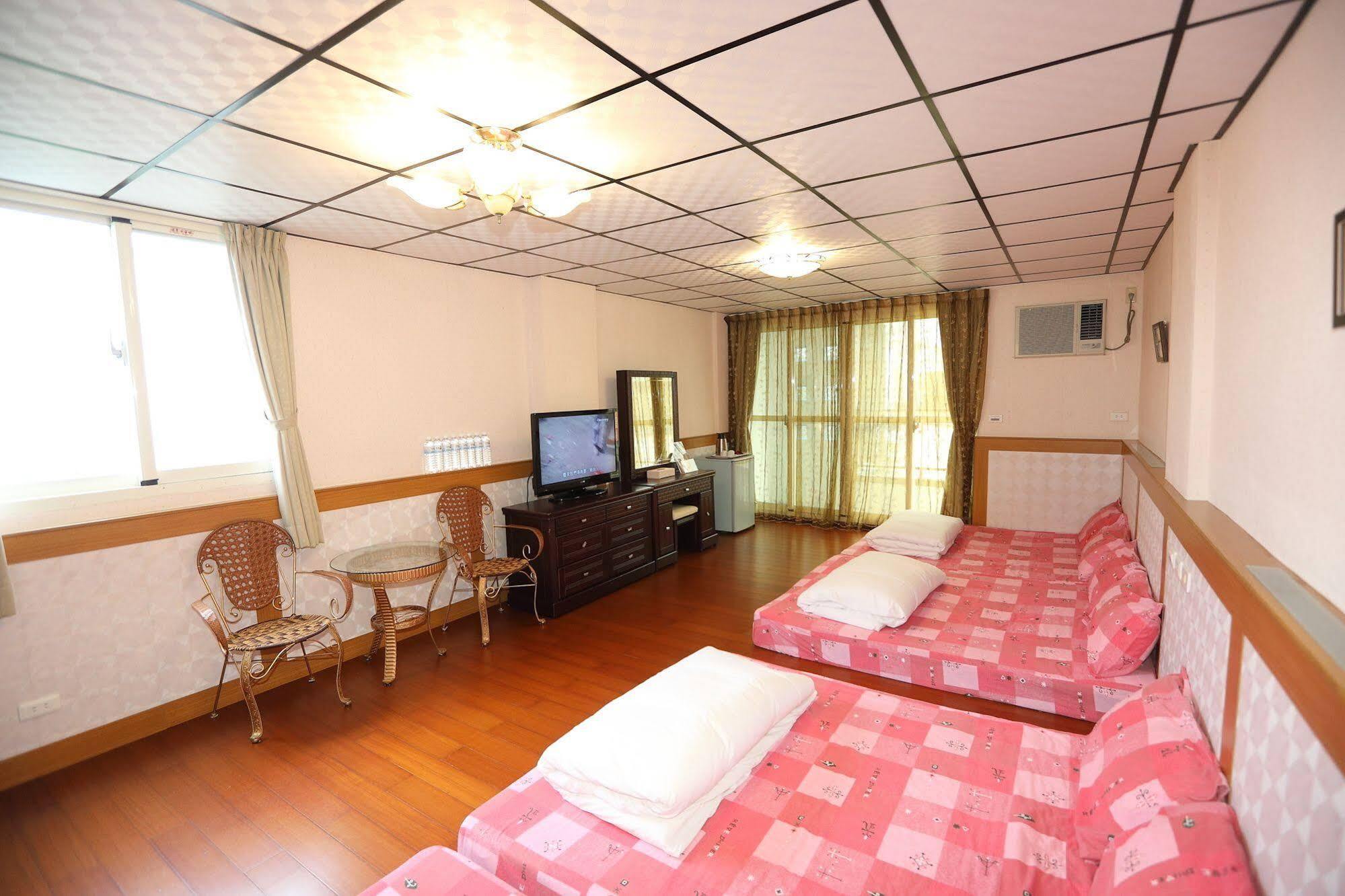 First Place B&B Hualien stad Exteriör bild