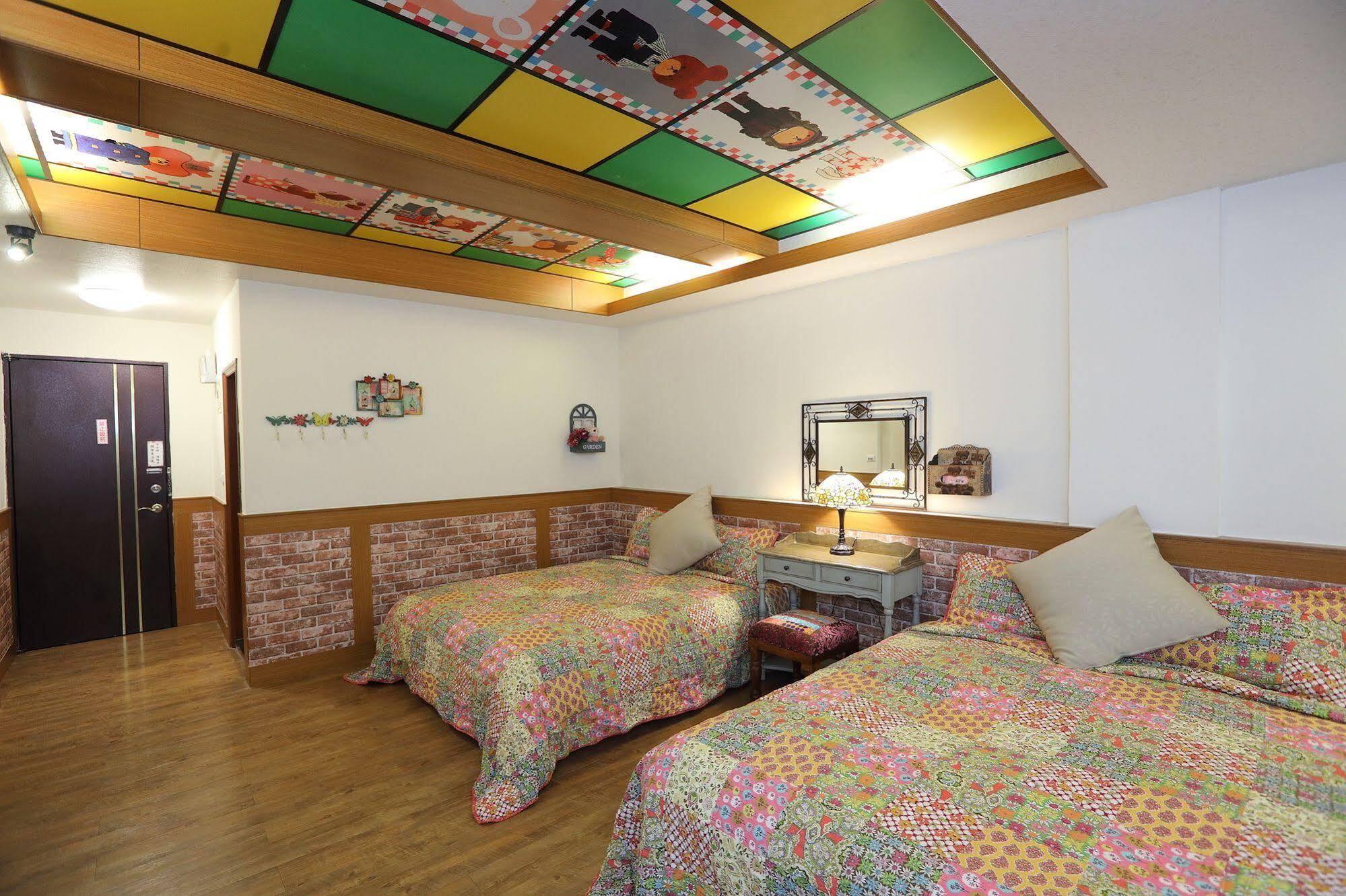First Place B&B Hualien stad Exteriör bild