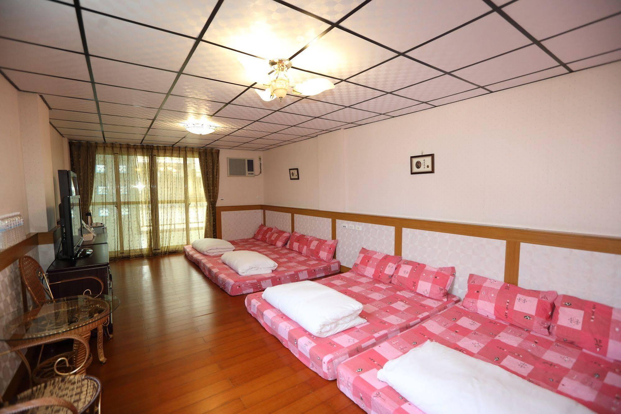 First Place B&B Hualien stad Exteriör bild
