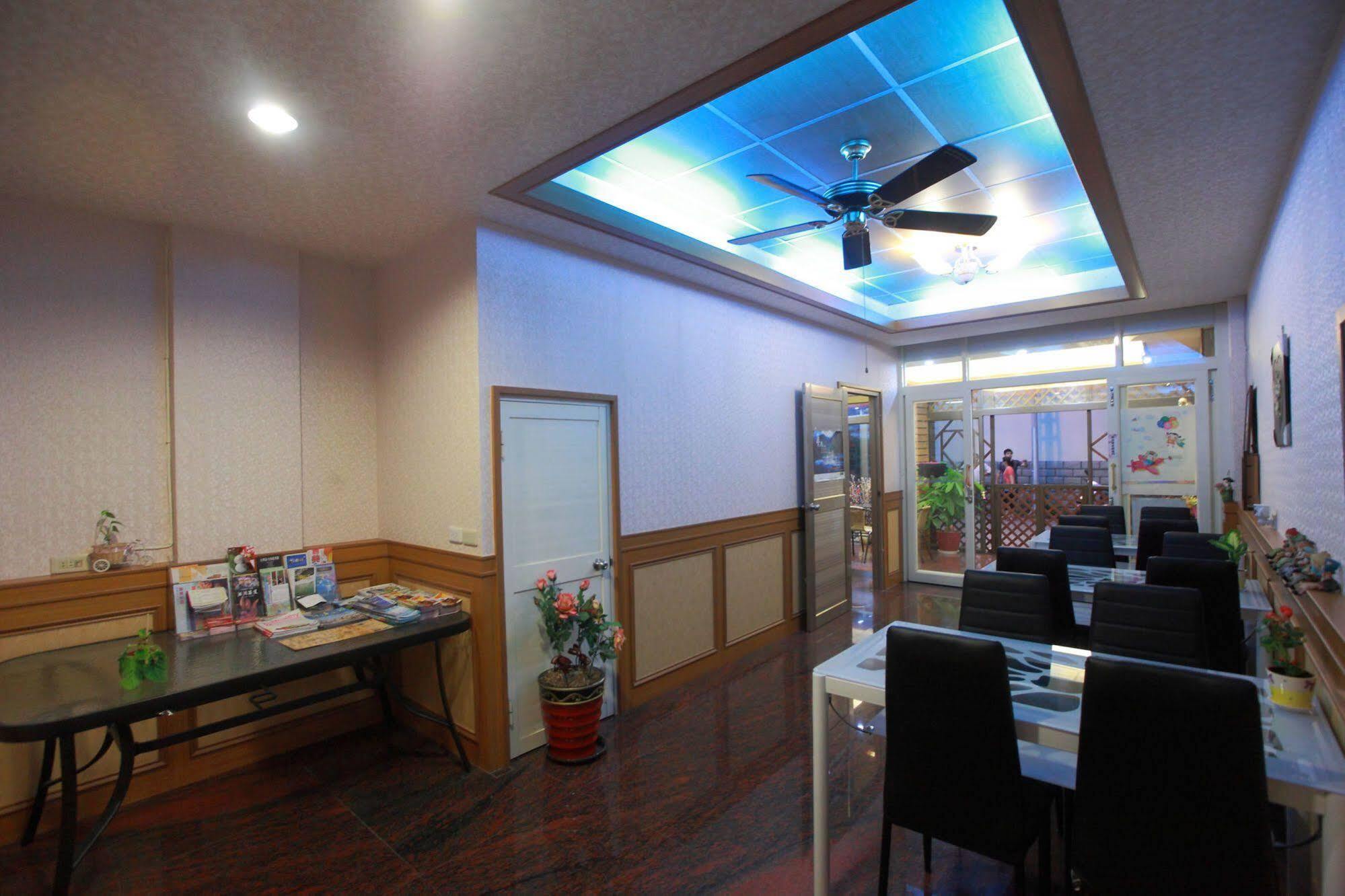 First Place B&B Hualien stad Exteriör bild